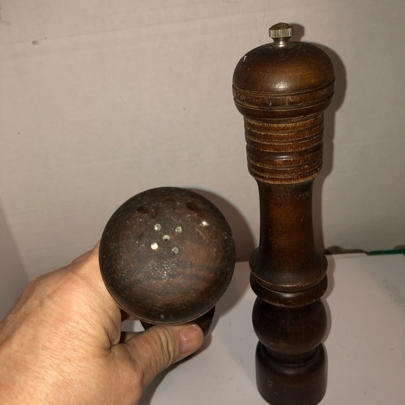 Classic Wooden Pepper and Salt Grinders - Picture 2 of 6